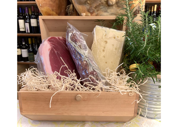 CONFEZIONE DI PRODOTTI MISTI CON CASSETTA LEGNO OTTAGONALE —  - immagine